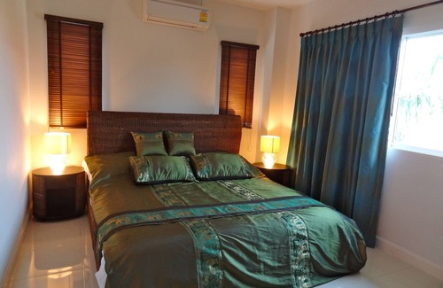 Bang Sare Resort | Corner Apartment With Mountain View
