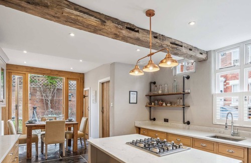Henley House | Corner Cottage - 3 beds, bathtub, outdoor terrace