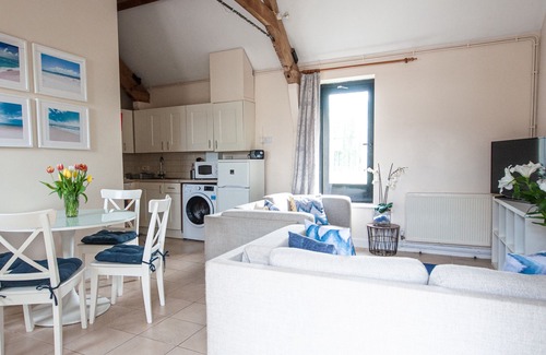 Sedgehill Cottage | CORNER COTTAGE, pet friendly, with a garden in Shaftesbury