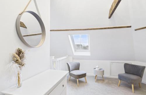 Herstmonceux House | Corner House- hot tub and outdoor fireplace