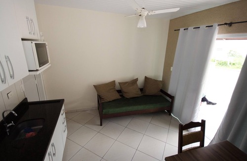 Zimbros House | . Corner of Junipers - Bombinhas 2 bedrooms, air conditioning. 80 m from the beach.
