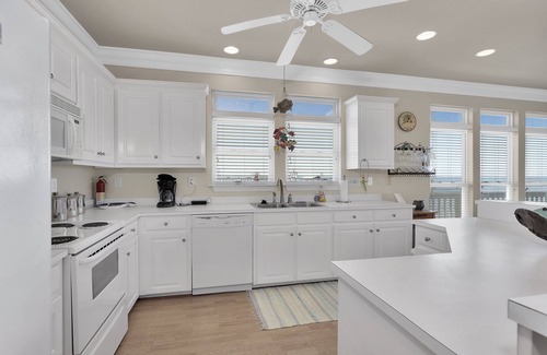 Silver Cay House | Corner pet-friendly, 5/3 bay sunset views! - TraMarLis