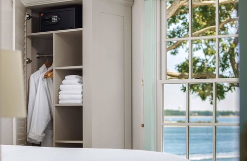 Shelter Island Heights House | Corner Preferred Room | The Pridwin Hotel and Cottages