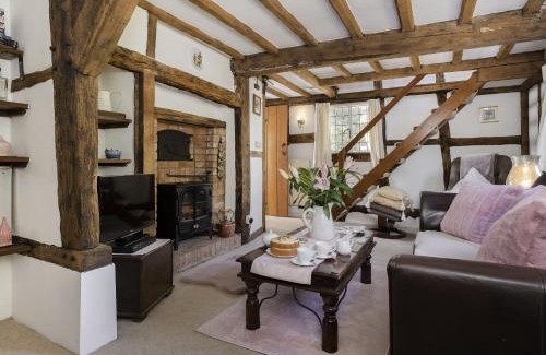 Harvington House | Corner Thatch
