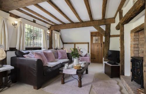 Harvington House | Corner Thatch