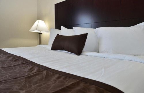 Oelwein Hotel | Cornerstone Inn & Suites Oelwein