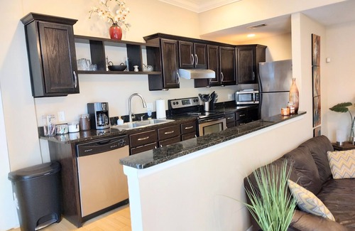 Metropolitan Condo | Cornerstone West: Cozy 2bdrm/1 bath Condo in the Starland Area of Savannah