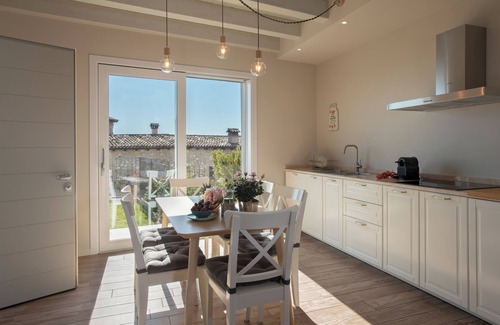 Villanuova sul Clisi Apartment | Cornice sul Garda - Cherrywood - Lake view and garden in residence with pool
