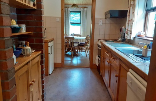 Garrykennedy House | CORNODE COTTAGE, family friendly in Garrykennedy, County Tipperary