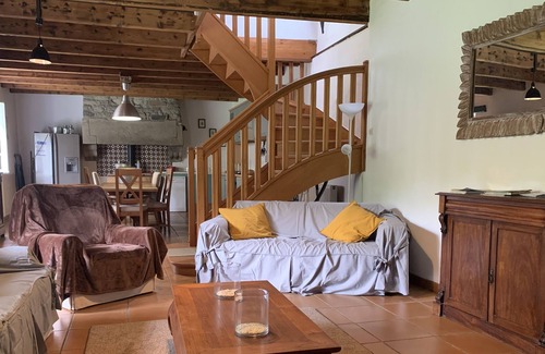 Plounerin House | Cornouaille - Grand Gite Dans une Bâtisse Typiquement Bretonne en Pleine Nature