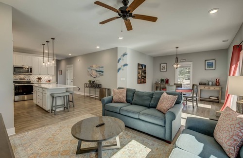 Monteray Shores House | Corolla Mode | 5280 ft to the beach | Private Pool and Community Pool