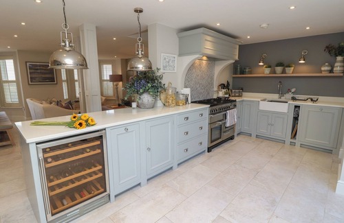 Seaview Cottage | CORONATION HOUSE, pet friendly, luxury holiday cottage in Seaview