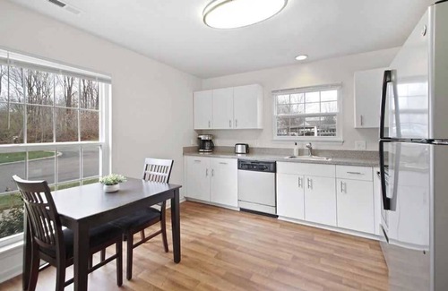 Auburn Hills Apartment | Corp/Bus Townhome near DT AH