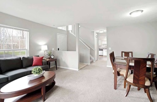 Auburn Hills Apartment | Corp/Bus Townhome near DT AH