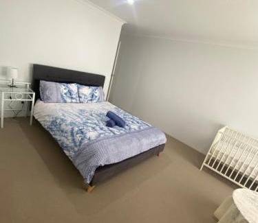 Wellard House | Corporate Executive Modern 5bedroom Family friendly home - Disabled Access & Disability Modified