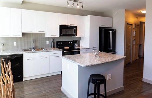 Downtown Edmonton Apartment | Corporate Stays Mayfair Apartments