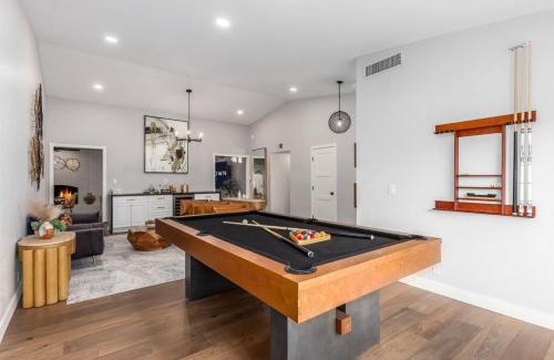 Avant House | Corrine Family Oasis with Heated Pool & Putting Green
