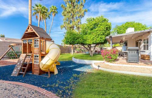 Avant House | Corrine Family Oasis with Heated Pool & Putting Green