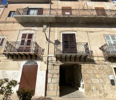 Racalmuto Apartment | Cortile Umberto