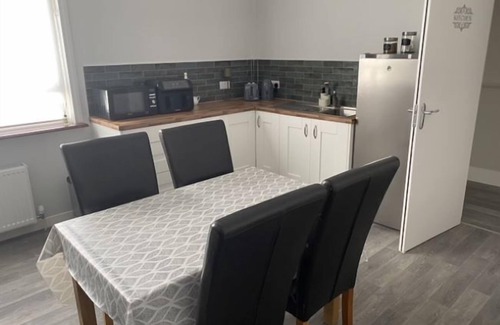 Roscoe Apartment | Cortoon Inn, Double Room 8 (1 DBL)