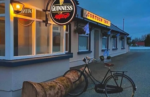 Roscoe Apartment | Cortoon Inn, Double Room 8 (1 DBL)