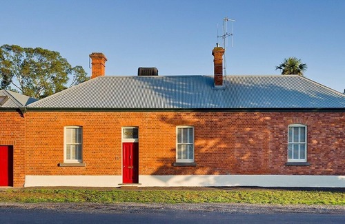 Castlemaine House | Corvah House, Beautiful Corvah House circa 1860, restored and beaming with grandeur and comfort