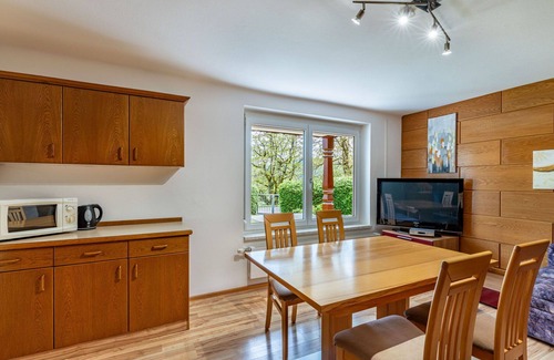 Tschoran Apartment | Cosy apartment for 5 people with TV, terrace and parking