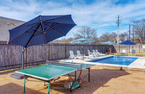 Fredericksburg House | Cosmopolitan- Hot Tub, Heated Pool & Fire Pit