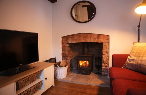 Minehead Cottage | Cosy 18th Century Exmoor Cottage - Log Burner - Village Location