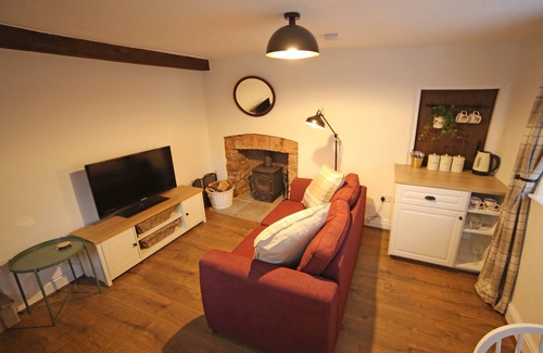 Minehead Cottage | Cosy 18th Century Exmoor Cottage - Log Burner - Village Location