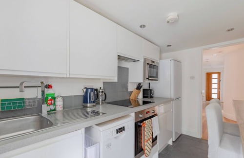 Brondesbury Apartment | Cosy 1BD Flat, Heart of North West London
