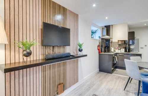 Penylan Apartment | Cosy 1Br Relocation Contractors Family with parking