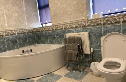 Cwmbrwla Apartment | Cosy 2 Bed Flat in Swansea - Home away from Home