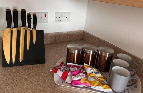 Warrington Apartment | Cosy 2 Bed Flat Sleeps 4 with Free Parking