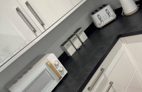 Castle Bromwich House | Cosy 2 Bed House near Birmingham NEC, HS2, JLR