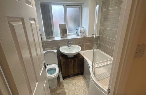 Castle Bromwich House | Cosy 2 Bed House near Birmingham NEC, HS2, JLR