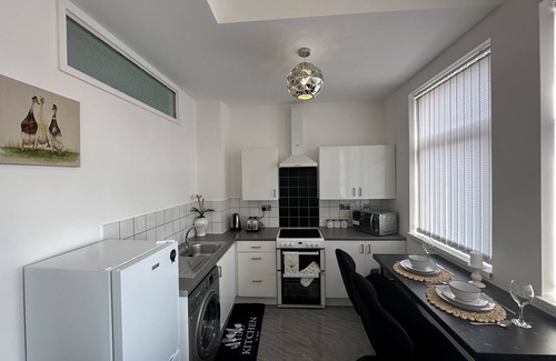 Openshaw Apartment | Cosy 2 bedroom Apartment Close To City Centre & Manchester City Stadium #1