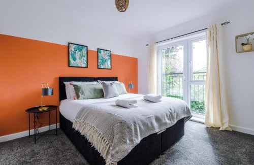 Formby Apartment | Cosy 2 Bedroom Apartment with FREE Parking In Formby Village By Greenstay Serviced Accommodation - Ideal for Couples, Families & Business Travellers - 6