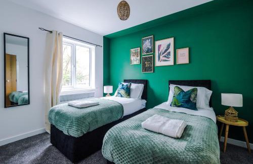 Formby Apartment | Cosy 2 Bedroom Apartment with FREE Parking In Formby Village By Greenstay Serviced Accommodation - Ideal for Couples, Families & Business Travellers - 6