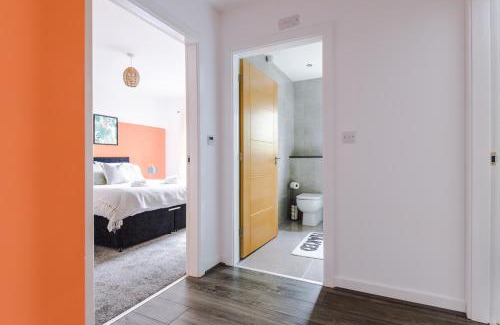 Formby Apartment | Cosy 2 Bedroom Apartment with FREE Parking In Formby Village By Greenstay Serviced Accommodation - Ideal for Couples, Families & Business Travellers - 6