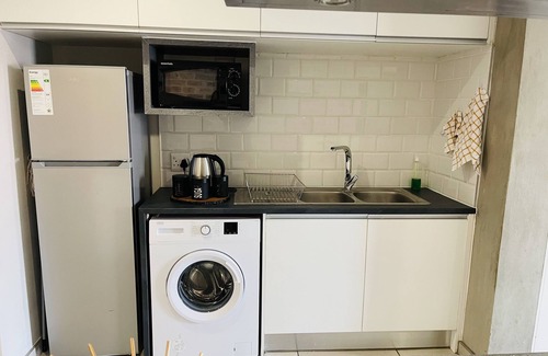 Windhoek Apartment | Cosy 2 bedroom opposite Grove & Lady Pohamba