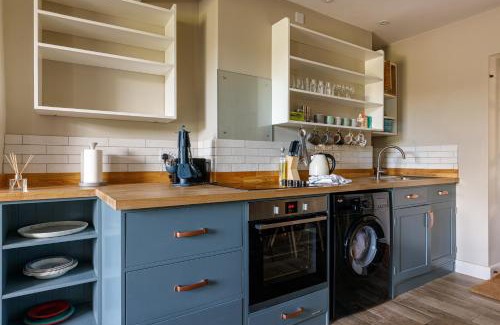 Tanygrisiau House | Cosy, 2-bedroom Snowdonia cottage mountain retreat