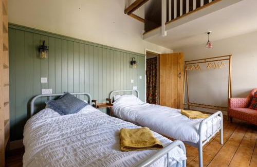 Tanygrisiau House | Cosy, 2-bedroom Snowdonia cottage mountain retreat