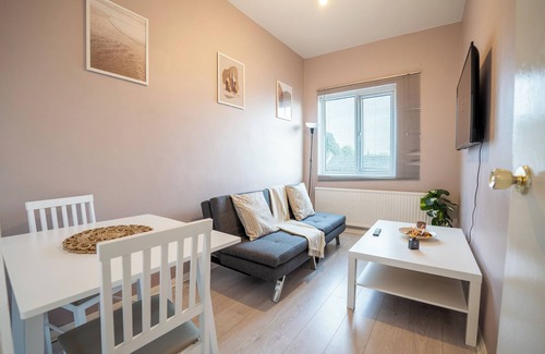 Selhurst Apartment | Cosy 2Bed Flat-Free Parking-Easy Links to London