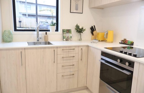 Henderson House | Cosy 2BR House in Awaroa Road