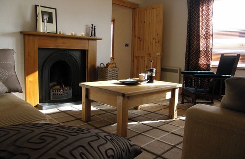 Shawbost Cottage | Cosy 3-bed cottage on the west coast of Isle of Lewis. Dog friendly.