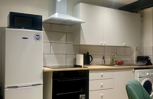 Colchester House | Cosy 3-Bed Home in Central Colchester