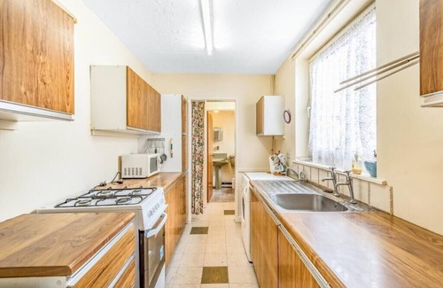 Belle Vue House | Cosy 3 Bed Terraced House - by NMB Property