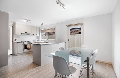 Brown Hill Cottage | Cosy 3 Bedroom Family Cottage In The Heart Of Ballarat