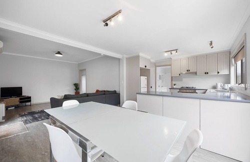 Brown Hill Cottage | Cosy 3 Bedroom Family Cottage In The Heart Of Ballarat